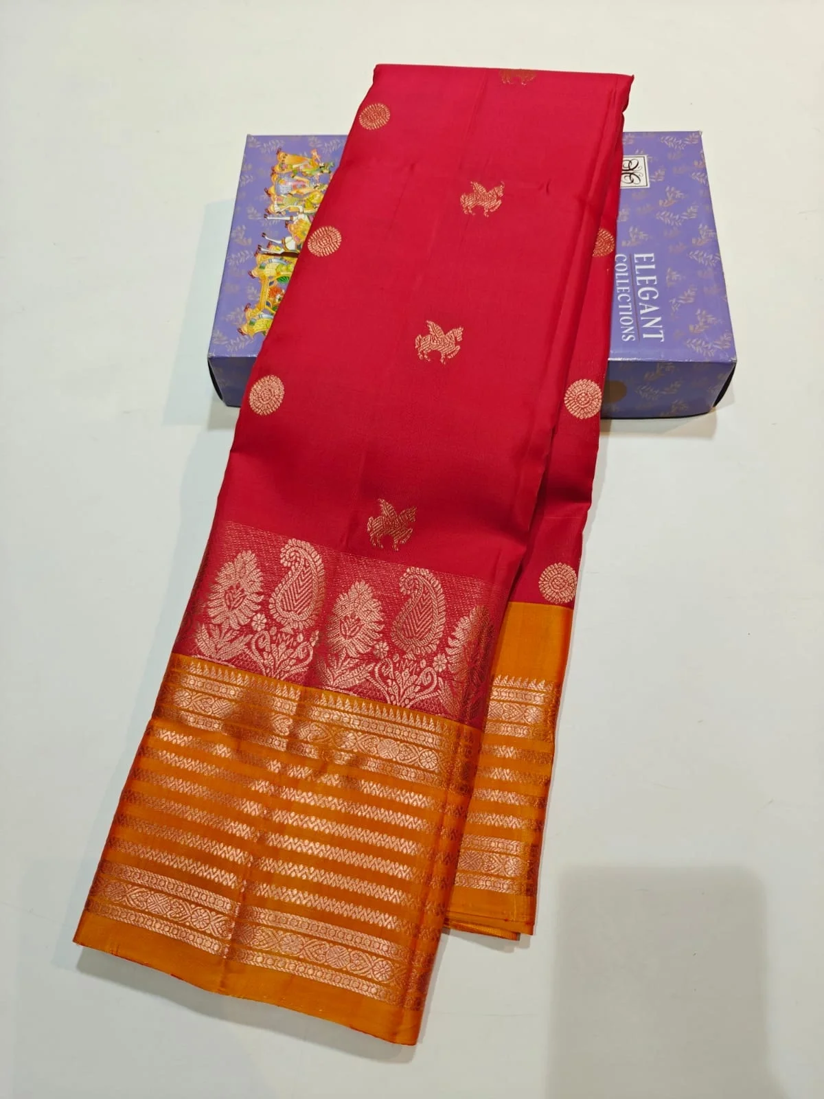 Graceful Horse Motifs Scattered Kanchi Soft Silk Saree